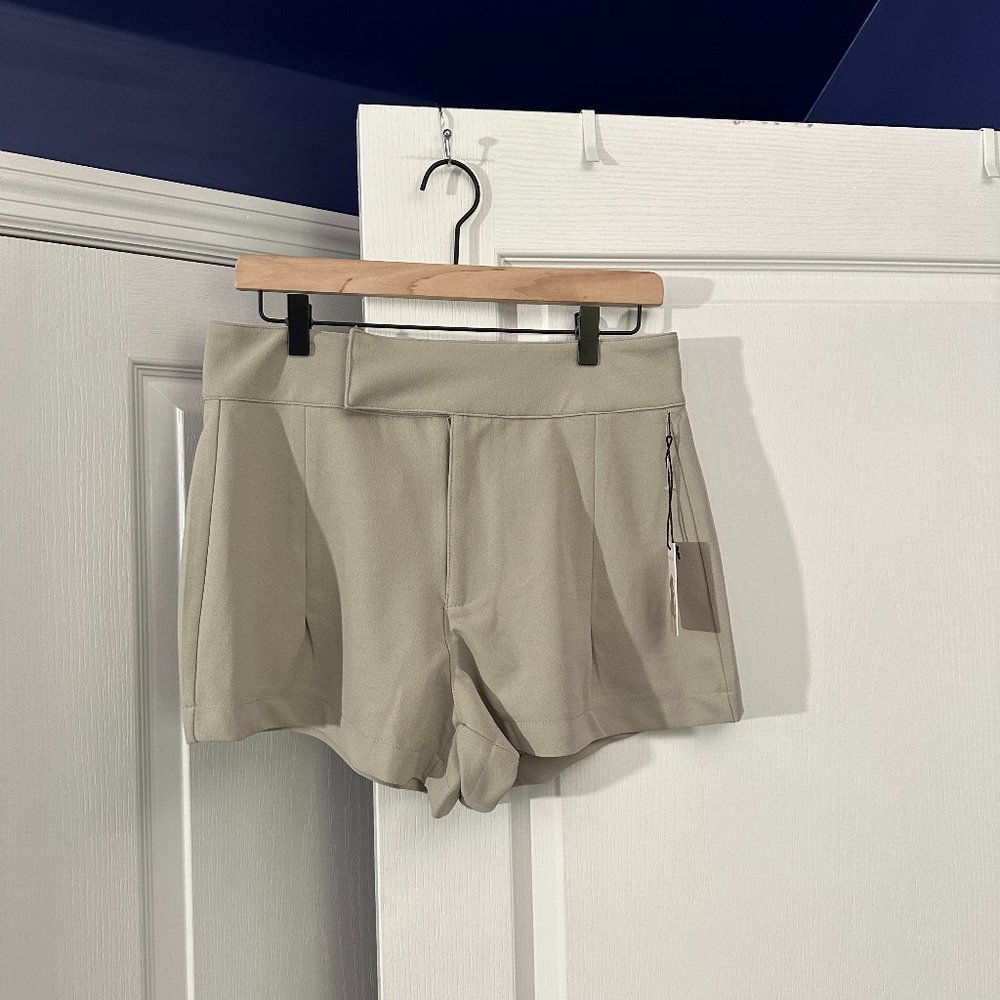 NWT - Sincerely Jules Trouser Short - Khaki - Size 9/29